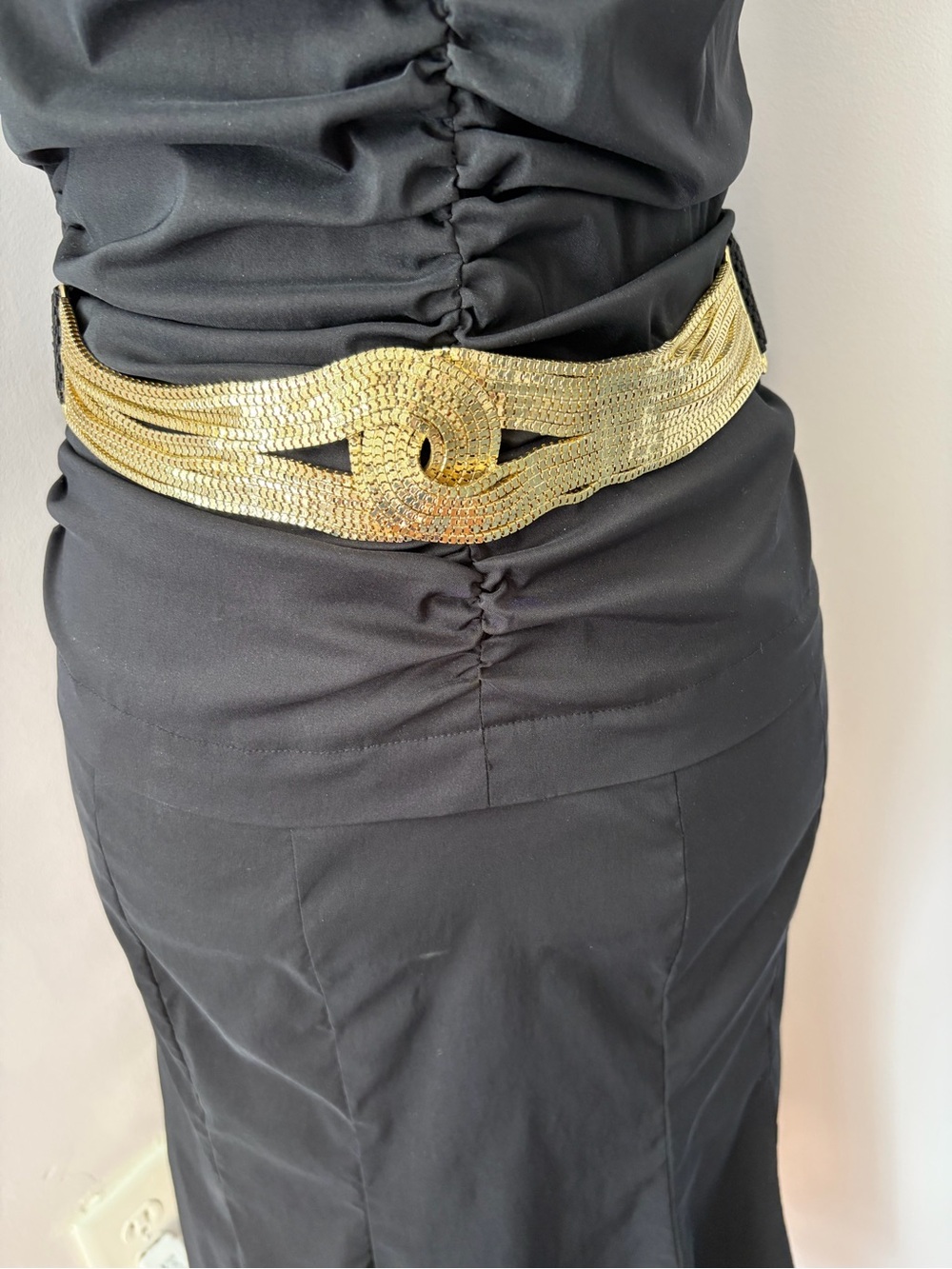 Women's Gold Chain-Link Waist Belt — Metallic Statement Belt